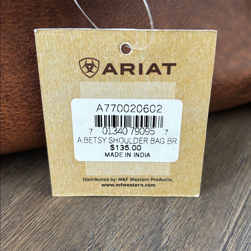 Ariat Betsy Shoulder Bag,distressed leather,fringe,snap top,concho, zip pocket - Picture 3 of 13